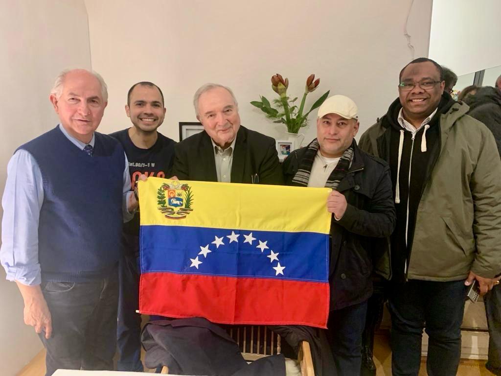 Venezolanos en Berlín posan junto a Antonio Ledezma (Cortesía)