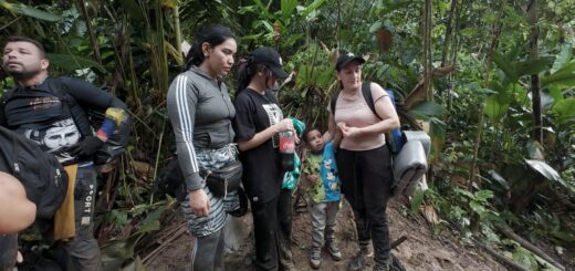 Migrantes por la selva del Darién