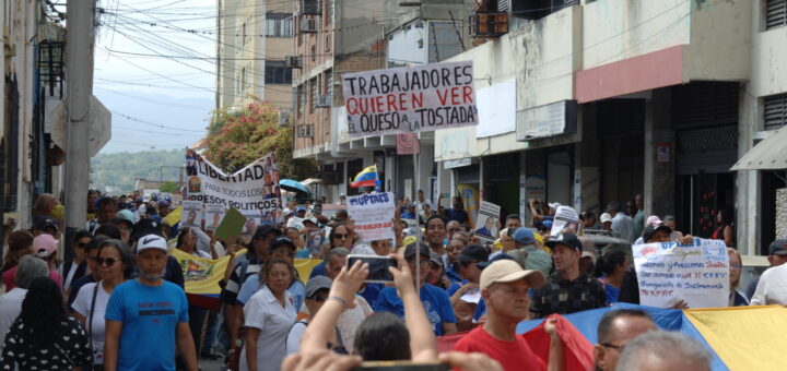 La concentración en la Plaza La Justicia este 12 de marzo de 2026 subraya un quiebre importante: la unificación de sectores jornada de movilización en el estado Lara, culmino llevando la comunicación, solicitudes de los gremios y representantes principales, ante la autoridad regional del Ministerio del trabajo en el Lara Fotos Héctor Andrés Segura CRGV 1.134 FIP- VE.575 SNTP 5.003